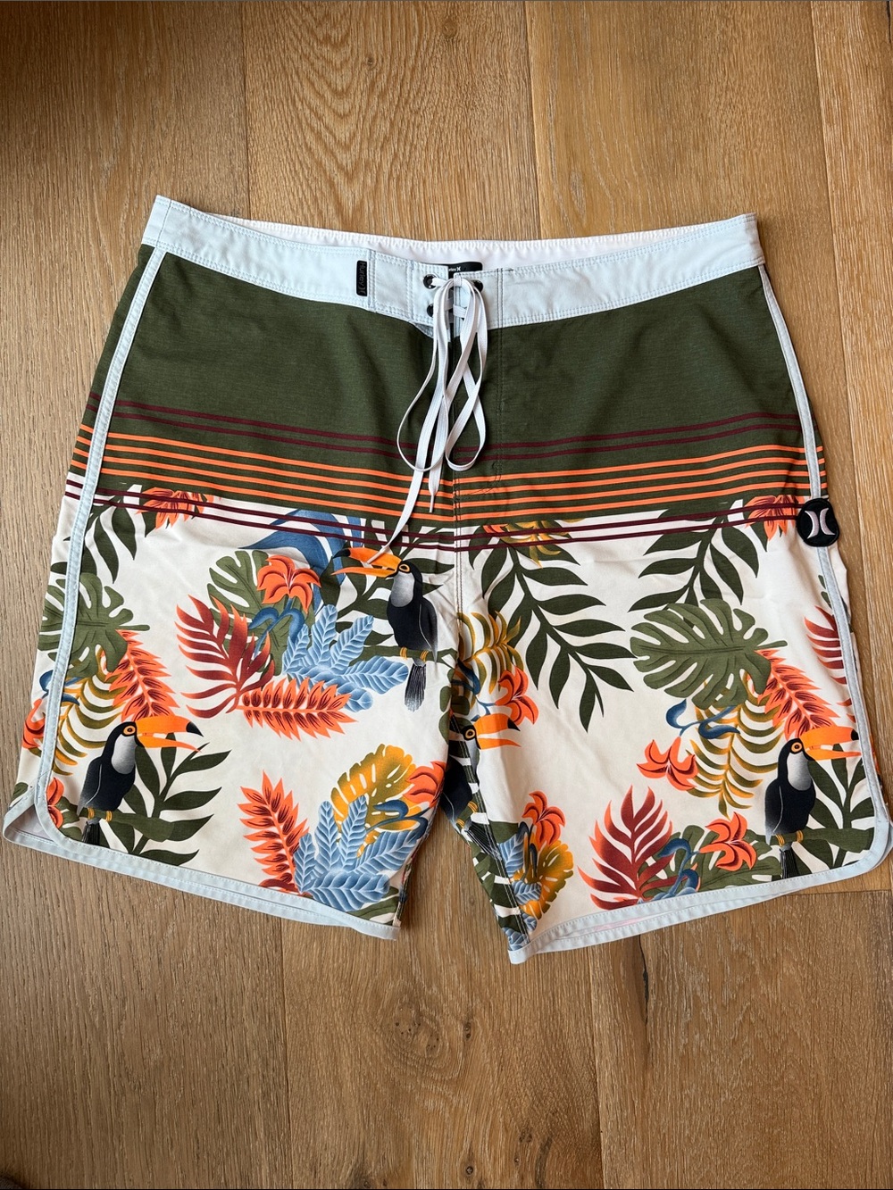 Hurley Phantom Men’s Olive Green and Cream Tropical Boardshorts size 38